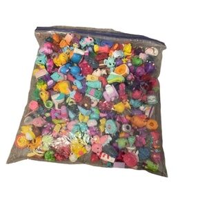 SMALL TRINKETS (500) for I spy bags, I spy bottles,‎ sensory bins, games